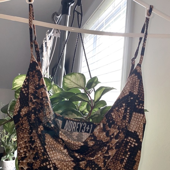 Size Medium - Picture 3 of 5